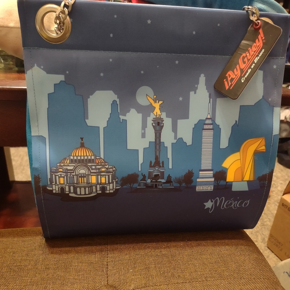 Woman's Handbag - Picture 2 of 3